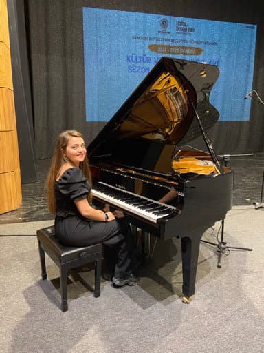 Ayşe Z.