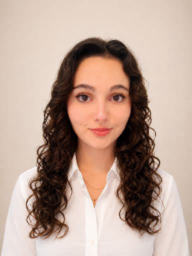 Elif Ö.